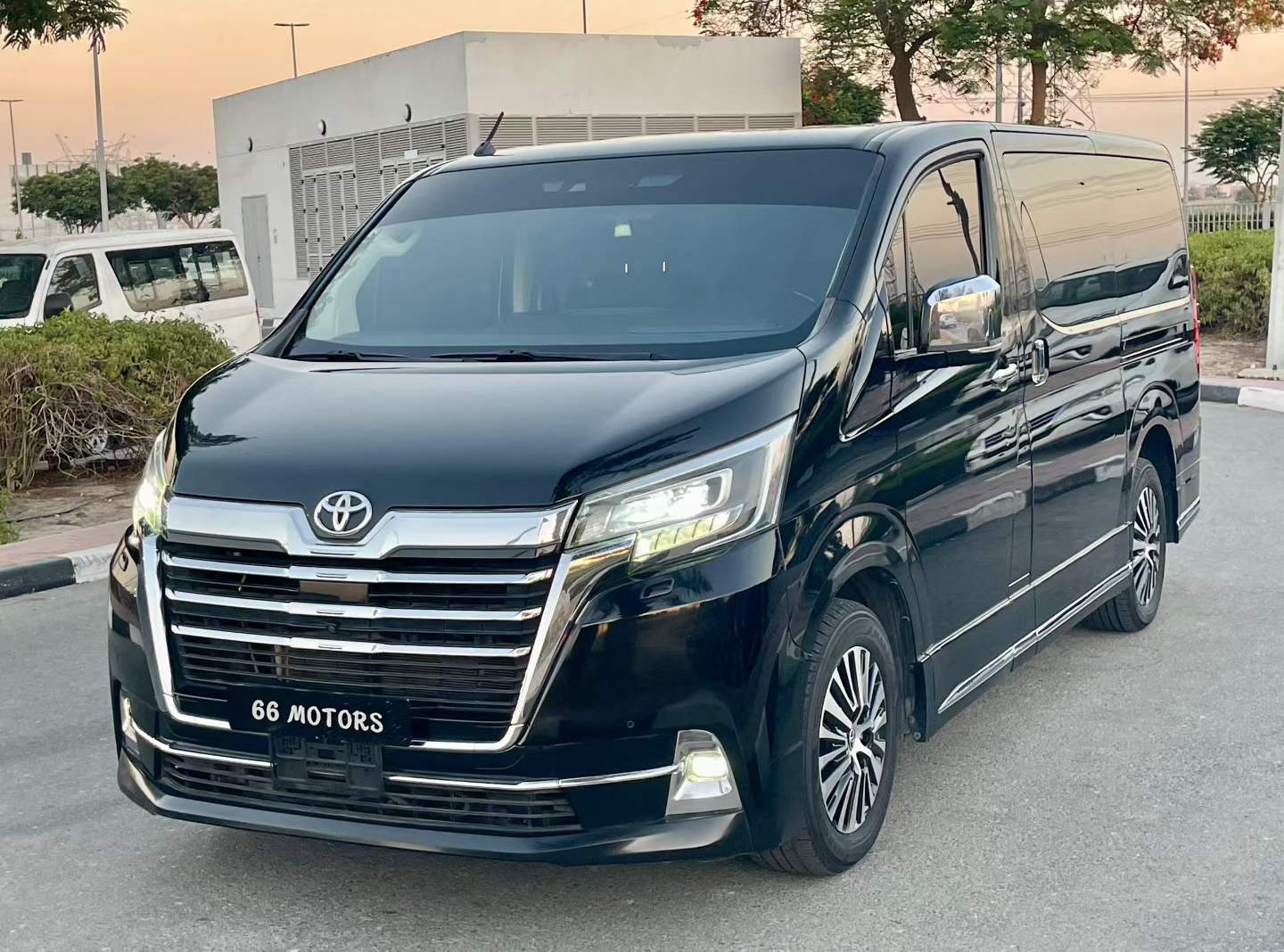 2021 Toyota Granvia Premium V6 GCC