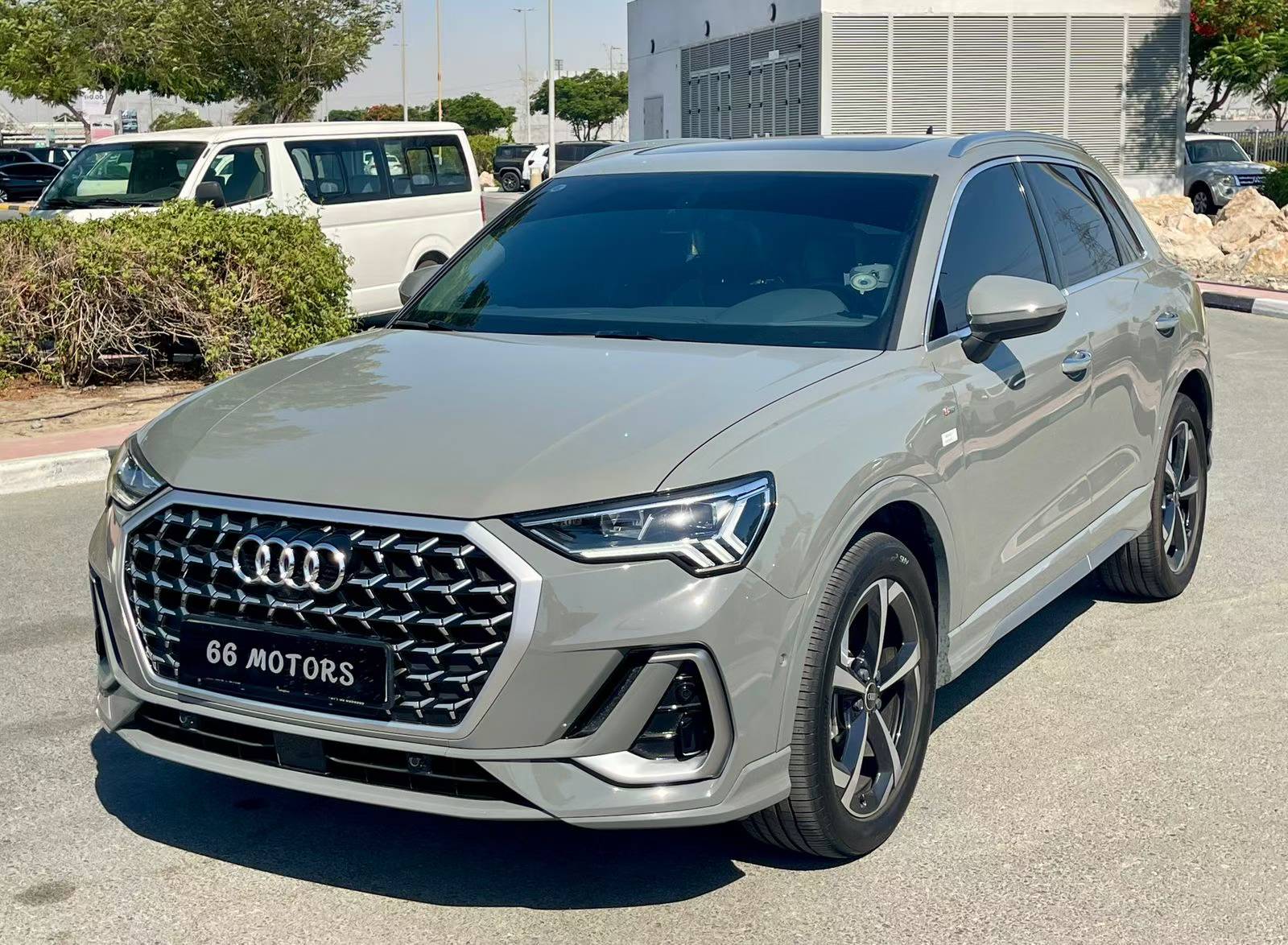 2025 Audi Q3 35 TFSI, 9,500 km