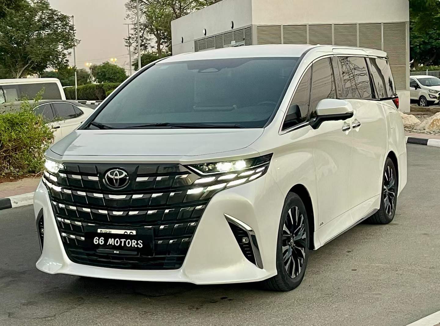 2024 Toyota Alphard HEV Executive Korea Spec — 47,000 km