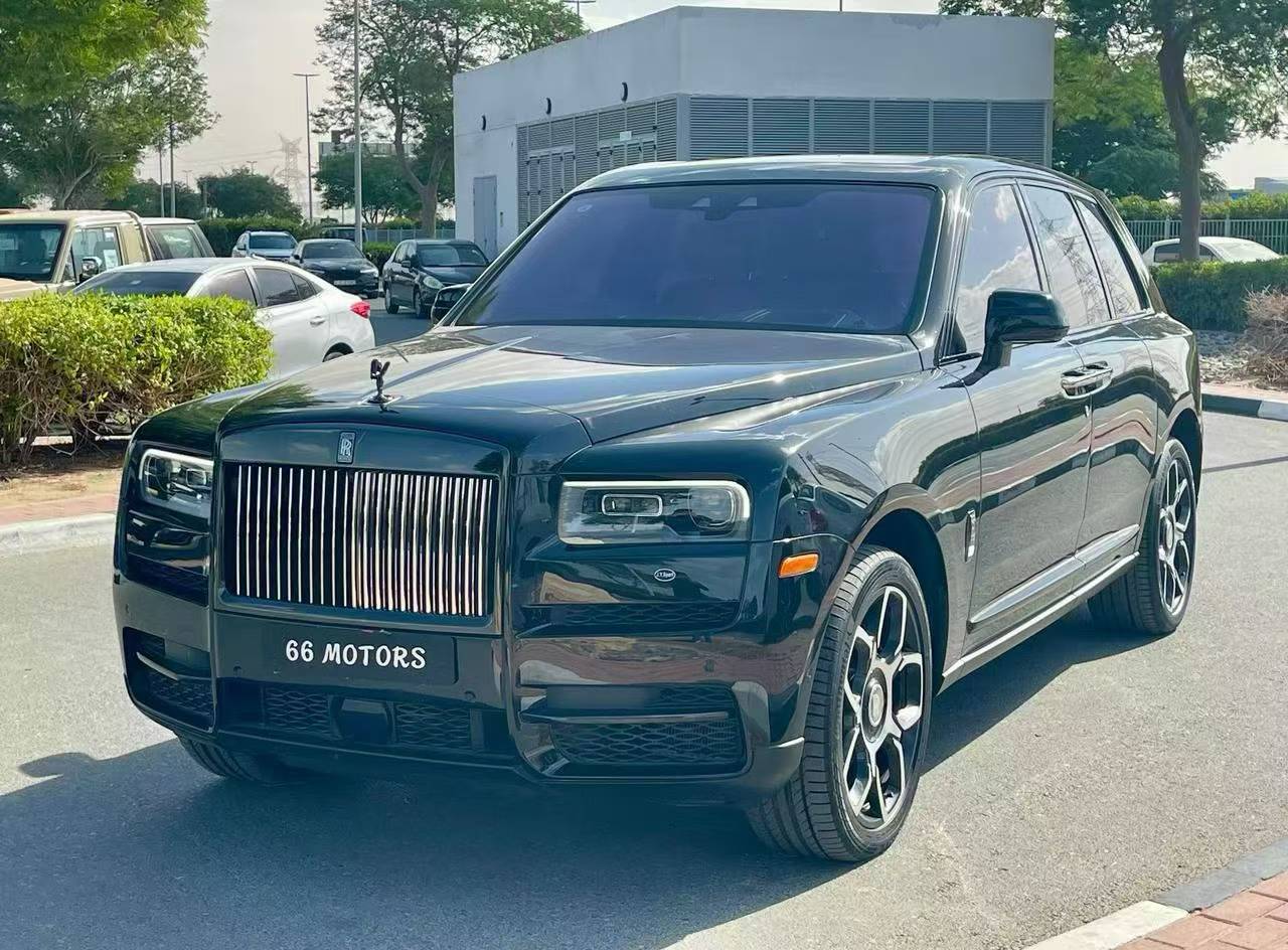 2023 Rolls-Royce Cullinan Black Badge US — 2,000 km — AED 1,199,900