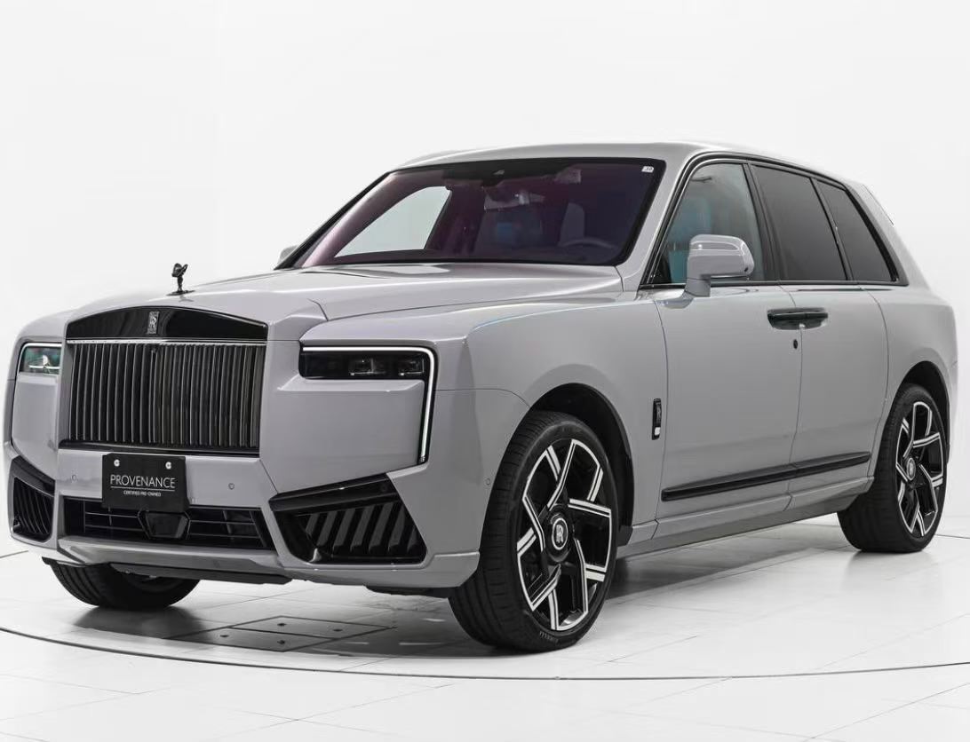 2025 Rolls-Royce Cullinan Black Badge — 4,000 km
