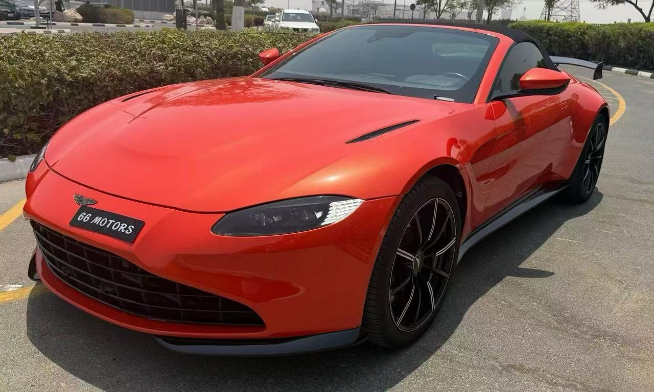 2022 Aston Martin Vantage Roadster — 17,873 km — AED 450,000