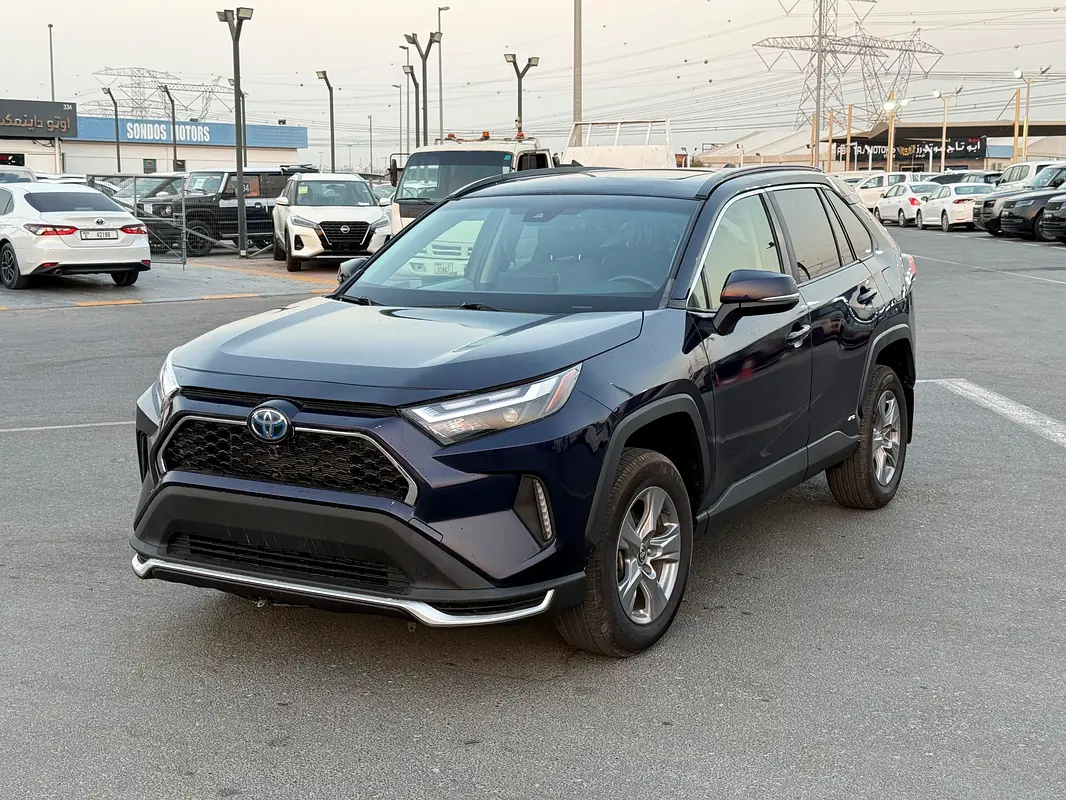 2022 Toyota RAV4 XLE Hybrid 4x4 - American Specs