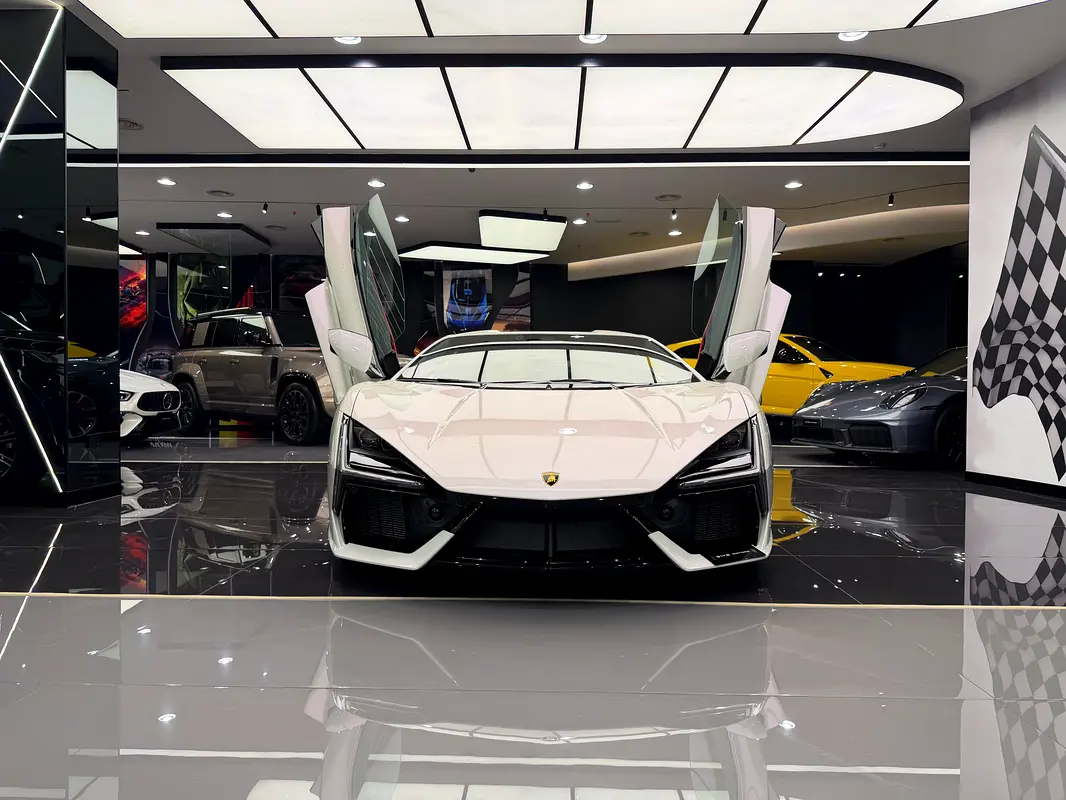 LAMBORGHINI REVOLUTION PEARL WHITE