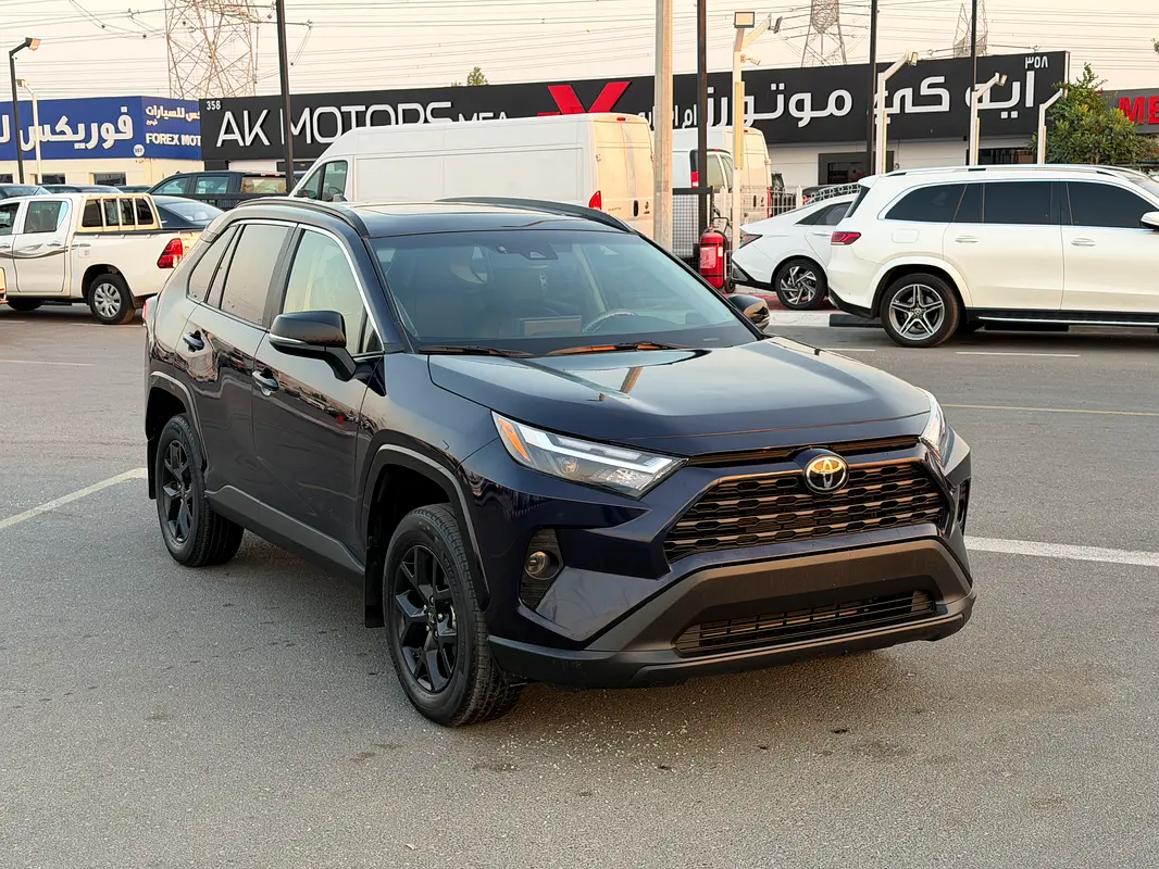 2025 Toyota RAV4 XLE XP Blue, 3,101 km