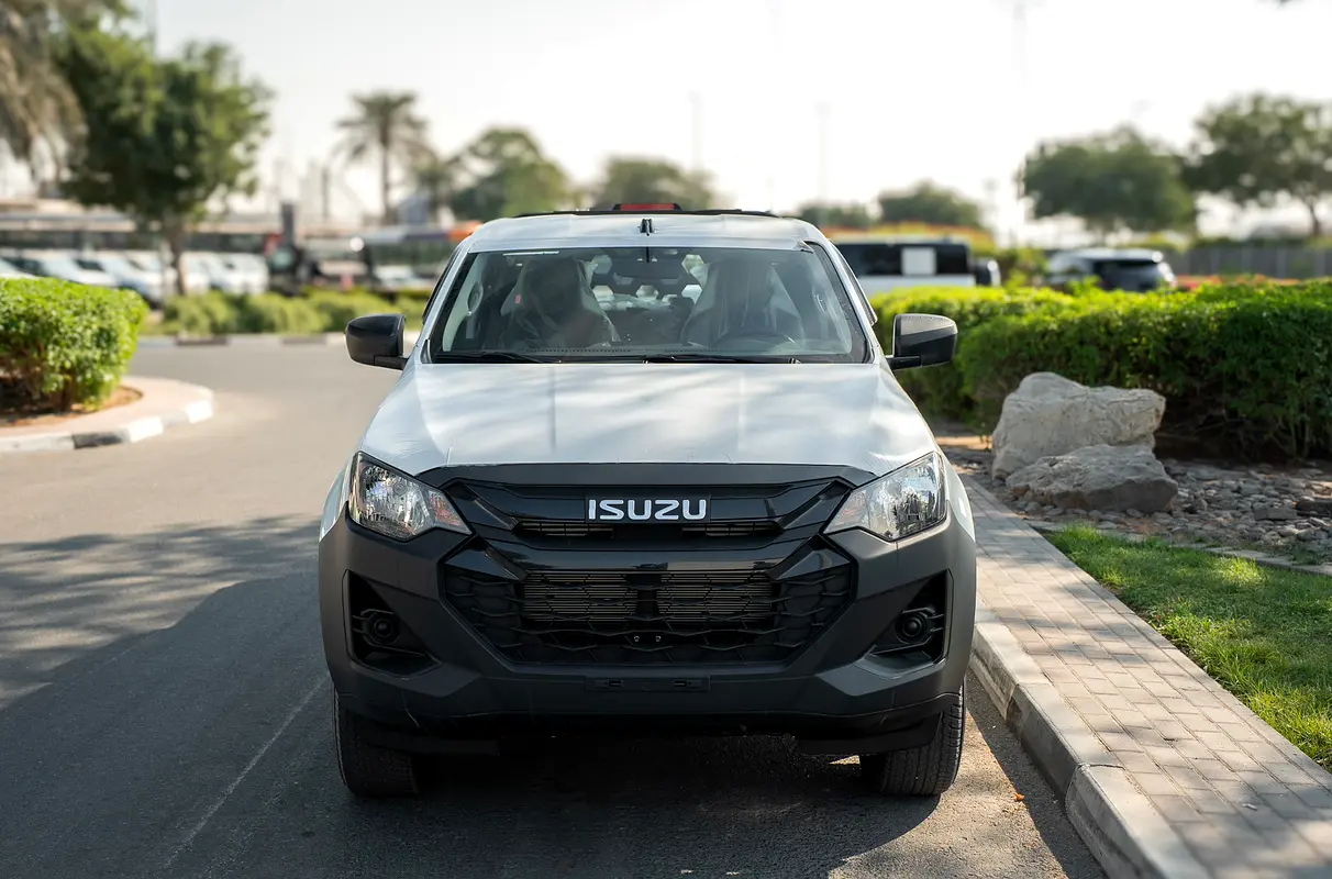 ايسوزو DMAX RG CREW 1.9L بيك اب 4x4 يدوي 2026 ديزل أبيض