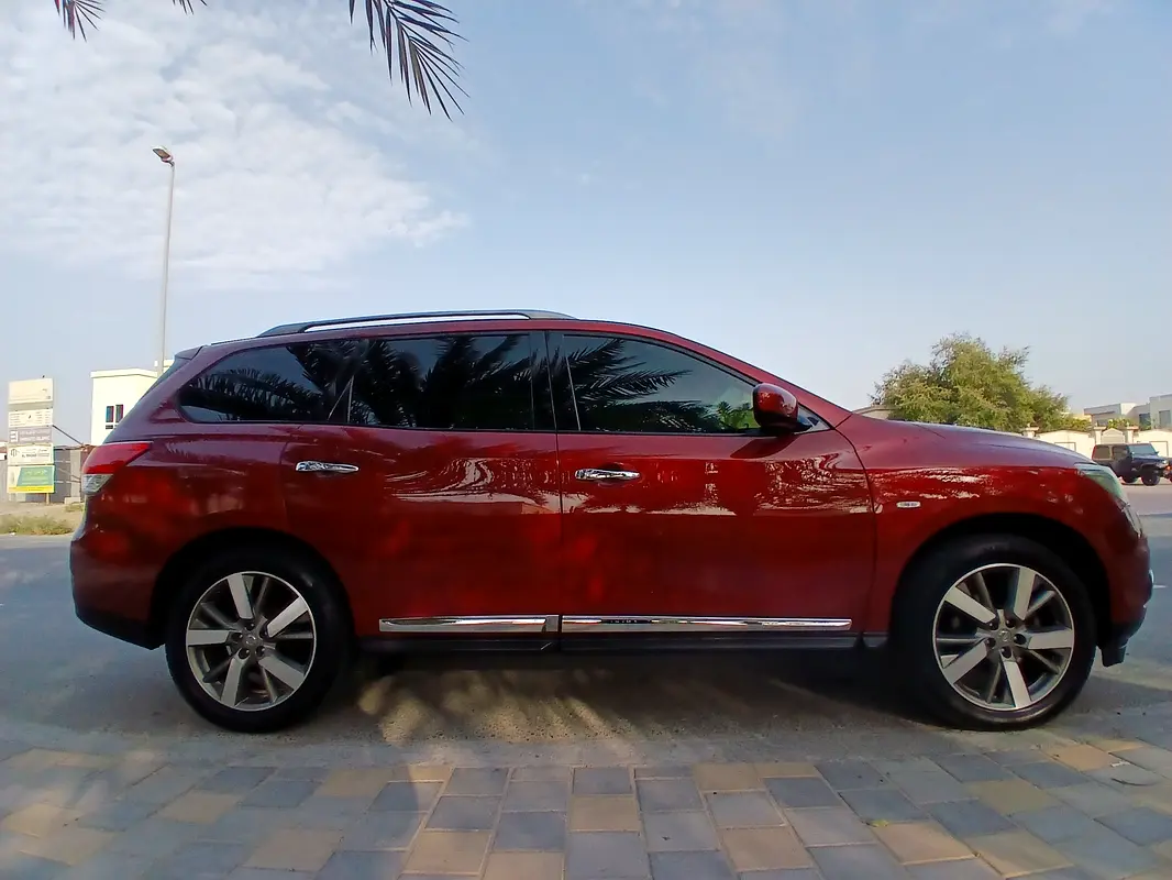 Nissan Pathfinder SV 2015 - GCC 规格 - 维护良好
