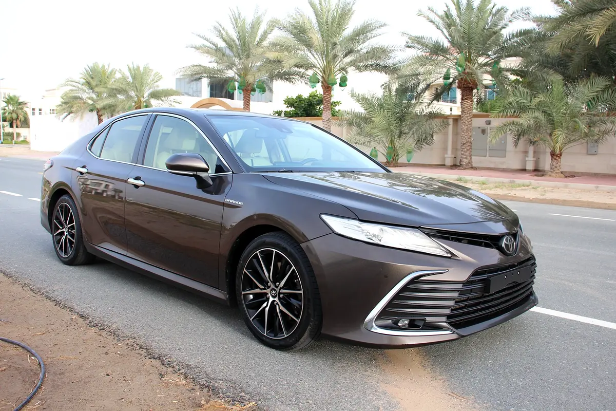 2022 Toyota Camry SE Plus V6 GCC with Panoramic Roof