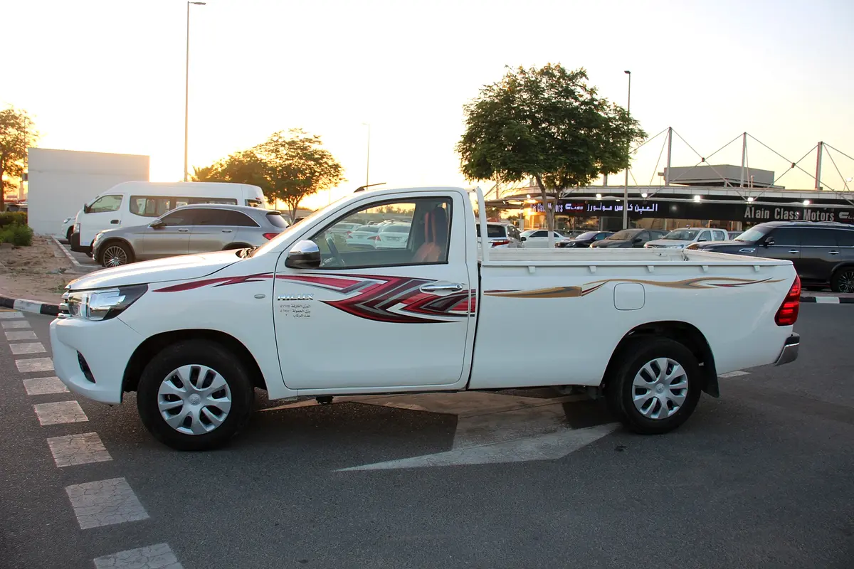 2023 Toyota Hilux Single Cab GL GCC Specs - AED 68,000