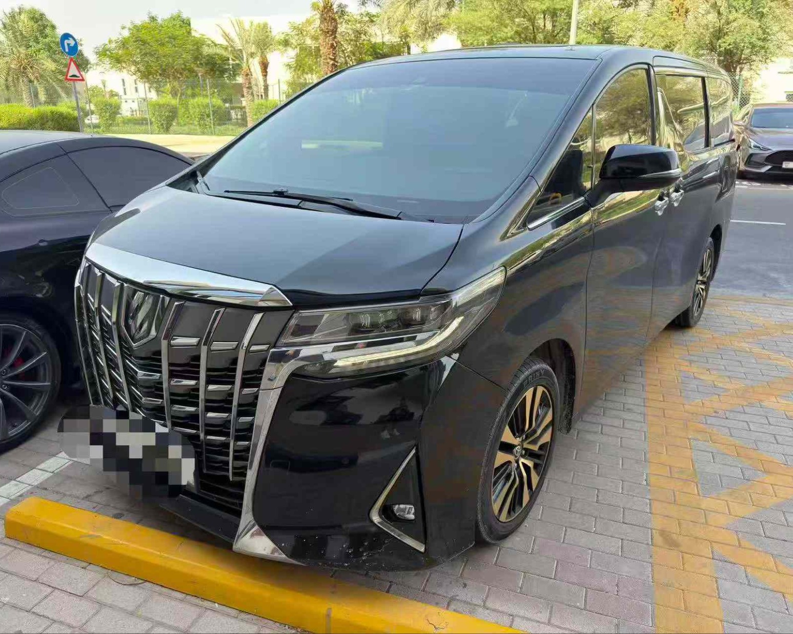2021 Toyota Alphard V6 — Black