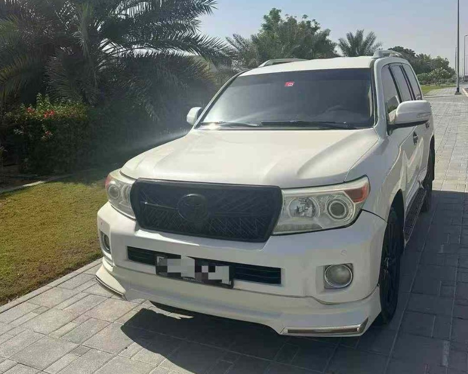 2014 Toyota Land Cruiser 4.6 V8 Middle East Spec