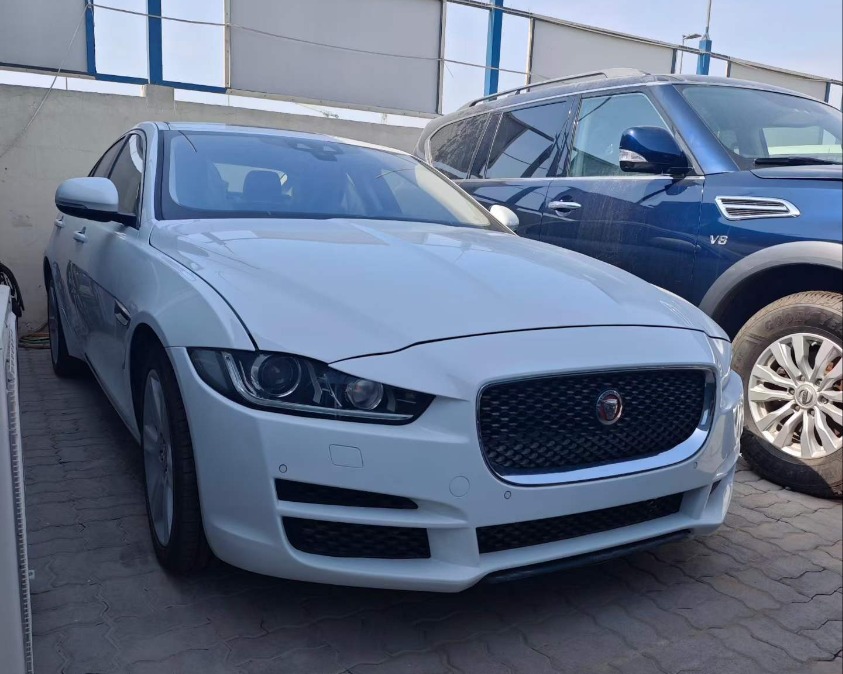 2019 Jaguar XE 25t Premium RWD – White – 105,036 km