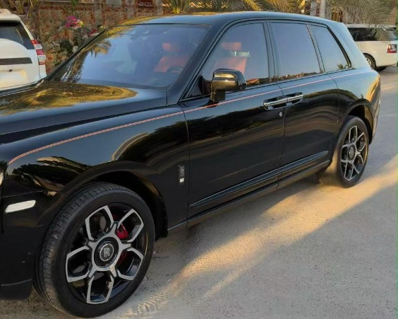2022 Rolls-Royce Cullinan Black Badge GCC — 60,000 km — AED 1,190,000