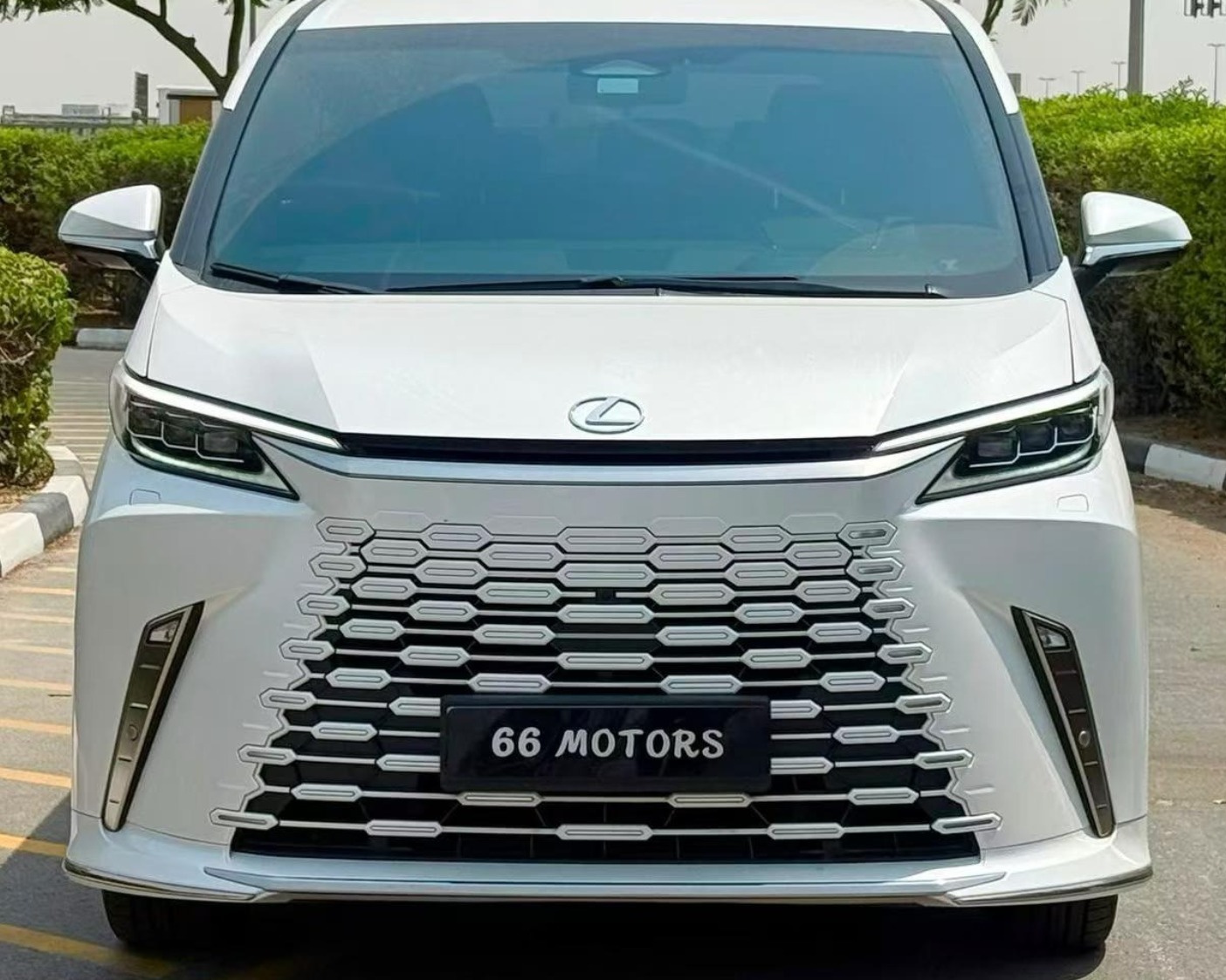 2024 Lexus LM 350h 7-Seat, 11,000 km