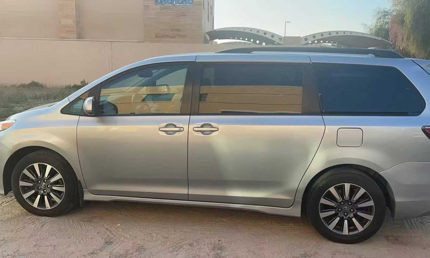 2020 Toyota Sienna, 230,000 km, AED 49,000