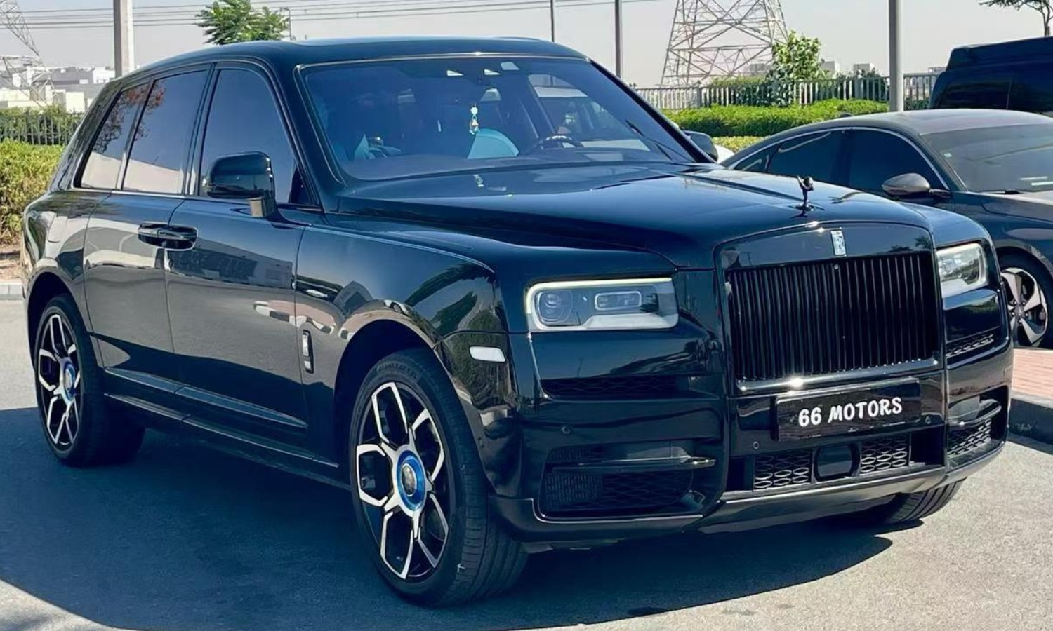 2021 Rolls-Royce Cullinan GCC, 89,000 km — Dark Green with Blue Interior