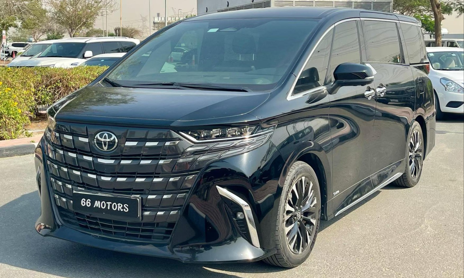 2024款 Toyota Alphard — 40,000公里 — 349,900迪拉姆